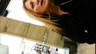 BBW MILF z gigantycznymi cyckami masturbuje się filmy erotyczme
