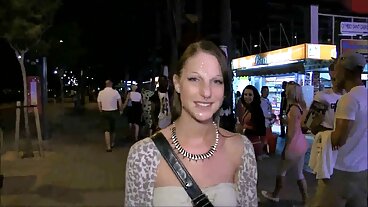 Opiekunka Pepper uwodzi seksowną szefową filmiki erotyczne tube seksem analnym