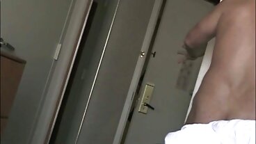 Trening tenisa zamienia się bezpłatne filmy erotyczne w zboczony seks z krągłą nastolatką