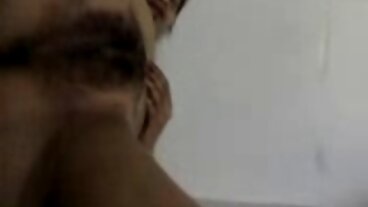 Gorąca kocica oferuje swoją darmowe filmy erotyczne publiczne cipkę pasierbowi