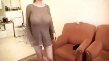 Naughty filmiki erotyczne za darmo America: Cycata brunetka Nicole Sage i sąsiadka ruchają się w kuchni na PornHD