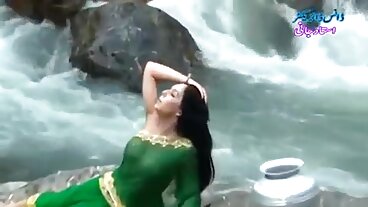 Twardy negocjator MILF magicznie filmy erotyczne rettube uspokaja pracownika
