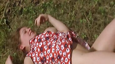 Reality Kings: Ruchanie w dupę Ginebry Bellucci na łóżku z różami na PornHD darmowe filmy erotyczne orgazmy kobiet