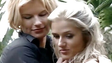 Bielona erotyczne darmowe filmy blond plaża bimbo ciosy