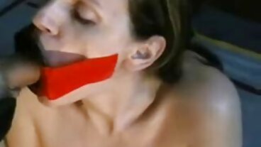 Walentynkową niespodzianką jest ciasna cipka MILF filmiki erotyczne tube Lexi Luny