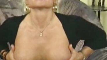 Francuski darmowe filmy pornograficzne Cutiepie w skórzanym gardle