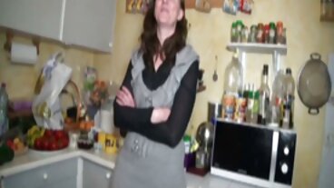 Drobna polskie darmowe filmiki erotyczne nastolatka Alicia Williams chowa zatyczkę analną przed kutasem